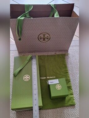 Tory Burch  Green Square Jewelry Box +elastic Band.